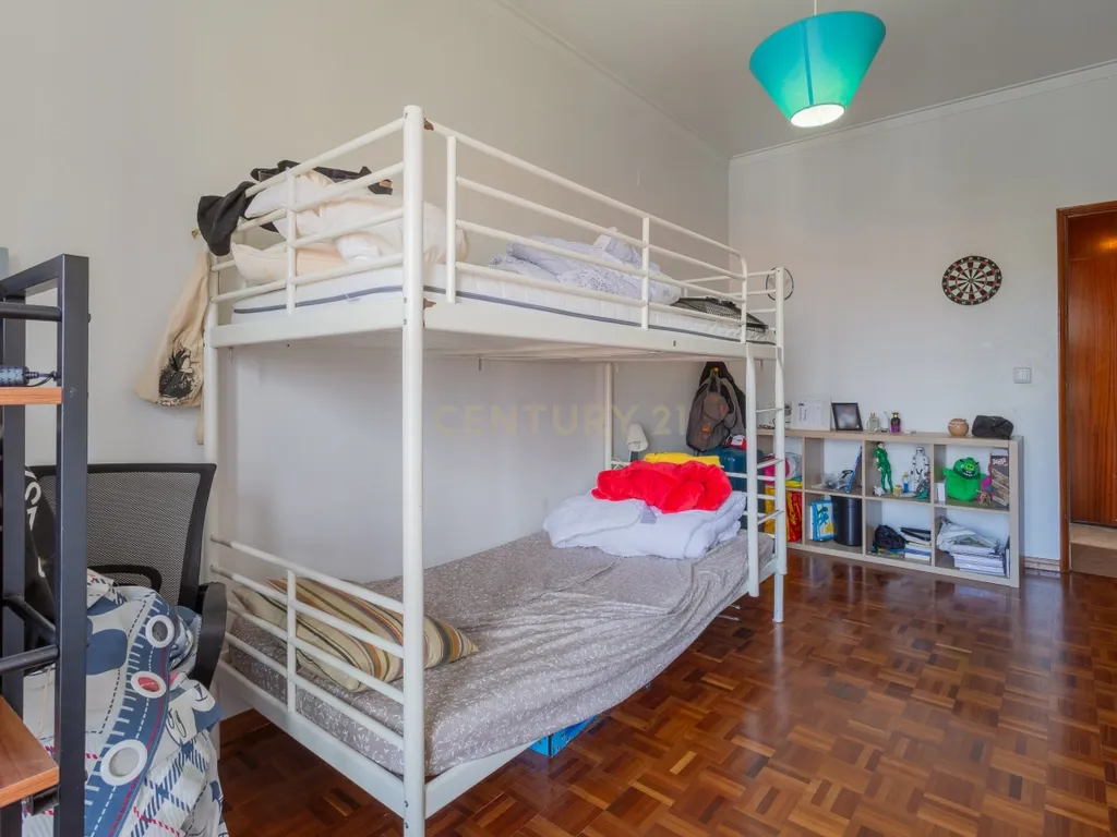 Apartamento T4 convertido em T3 - Centro do Barreiro - Image 16