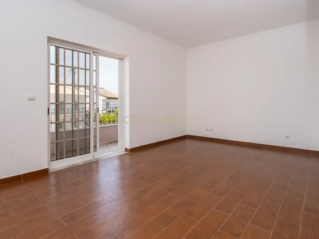 Moradia de 6 assoalhadas em lote de 500 m2 - Image 24