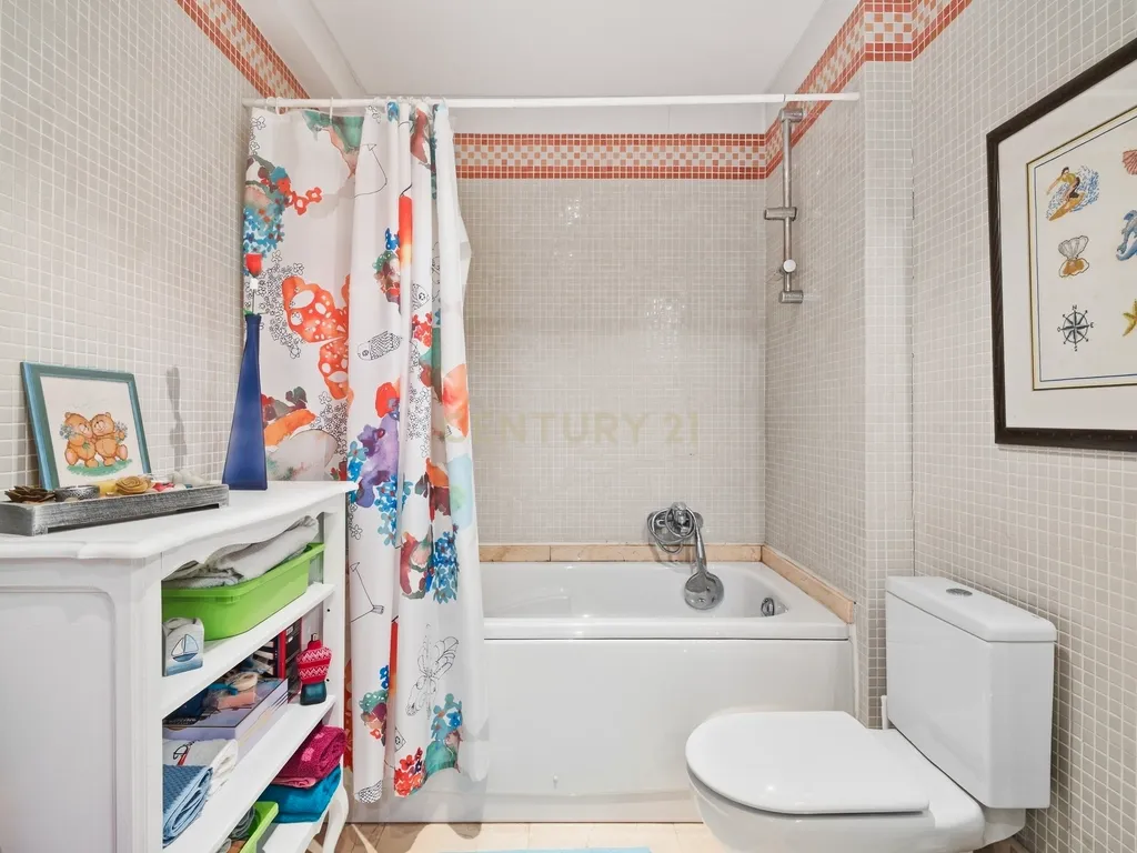 Apartamento T3 com 2 varandas, suíte e garagem no Cacém - Image 16