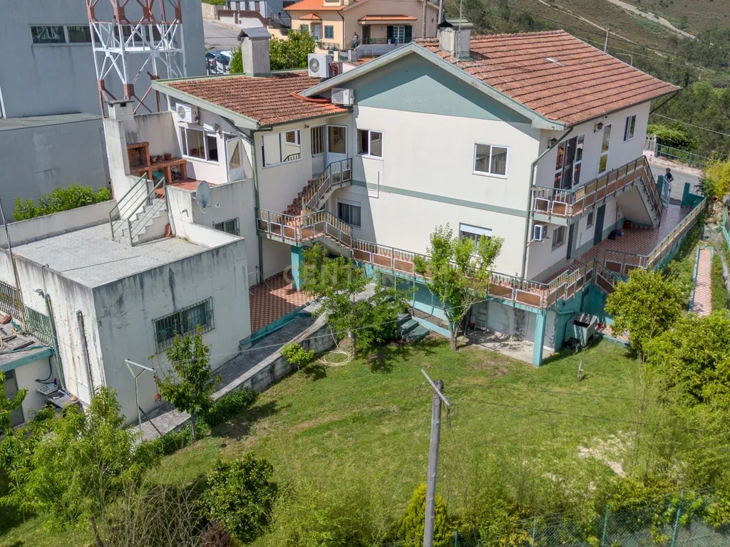 Moradia Bifamiliar T3+T3 em São Pedro da cova – Espaço, Tranquilidade e Conforto - Image 28