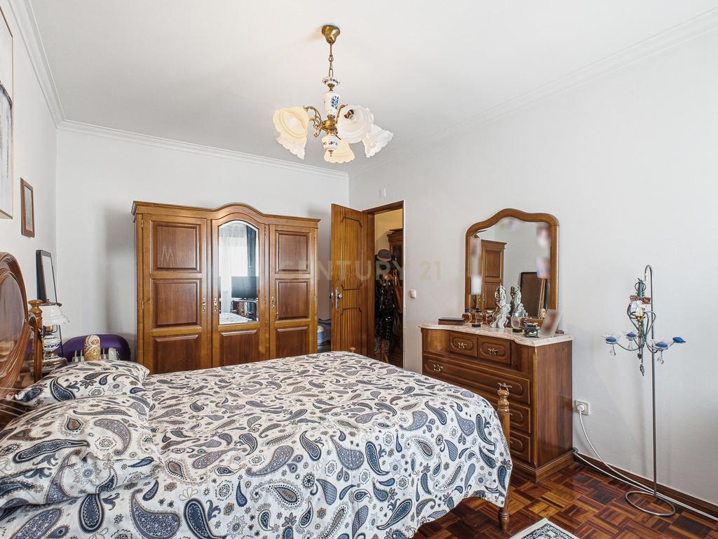 Apartamento T3 com Enorme Potencial de Remodelação na Moita - Image 13