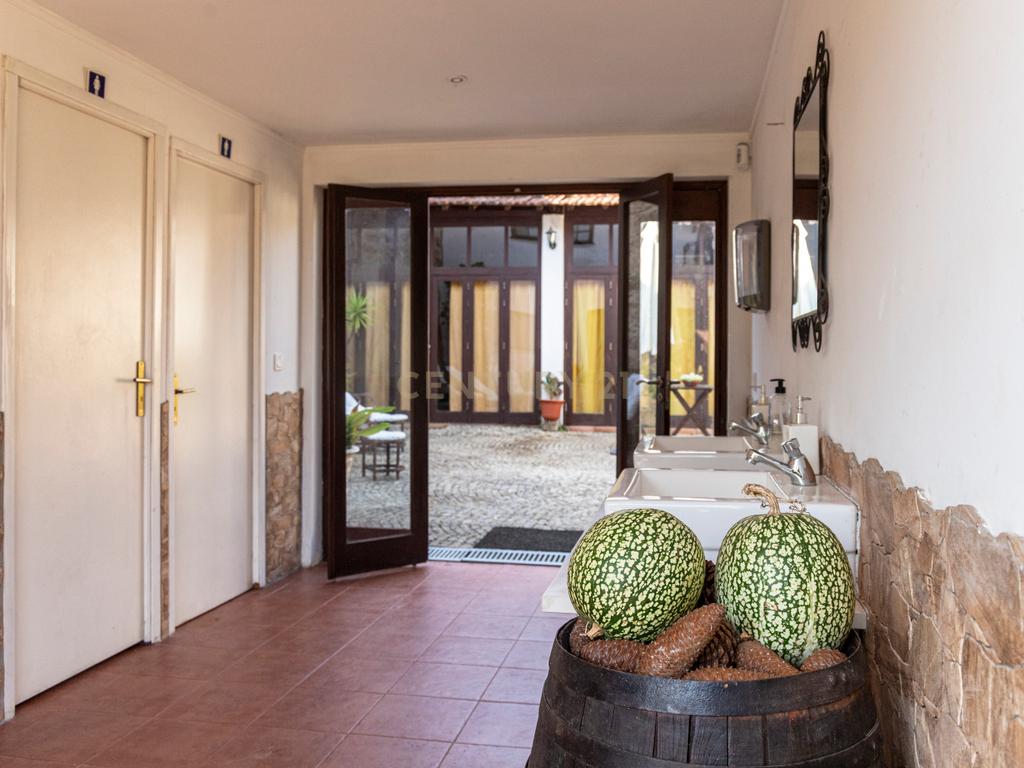 Encantadora Casa de Hóspedes em Aveiro com Jardim e Terraço - Image 13
