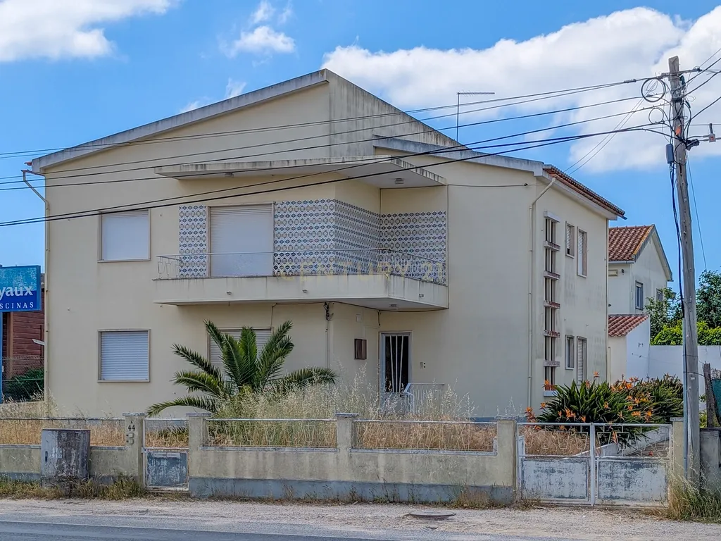 Pinhal Palmeira - Moradia Bifamiliar + Moradia T2 com Armazém em Terreno de 1.010 m² - Image 2