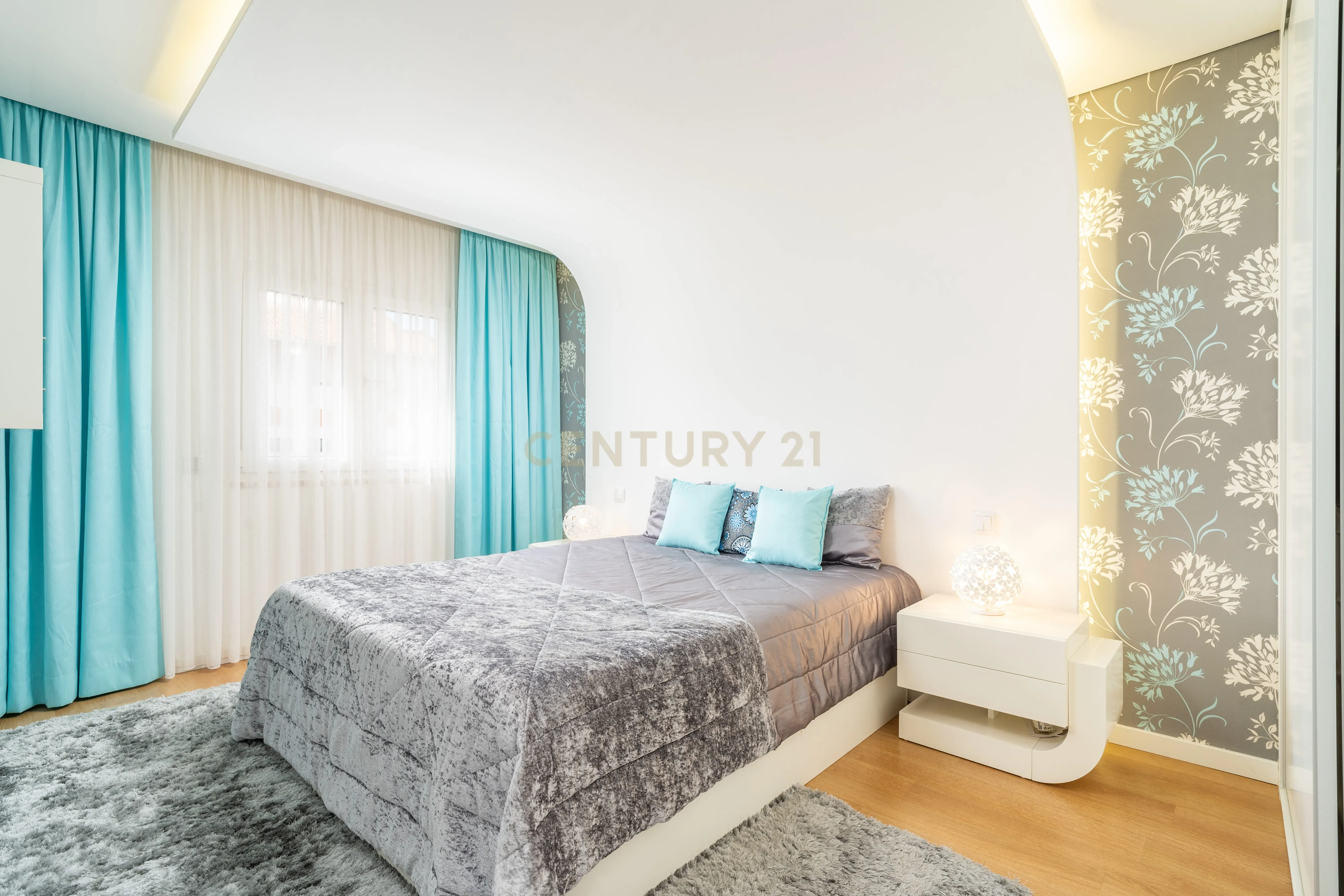 Apartamento T2 Totalmente Remodelado | Figueira da Foz - Image 4