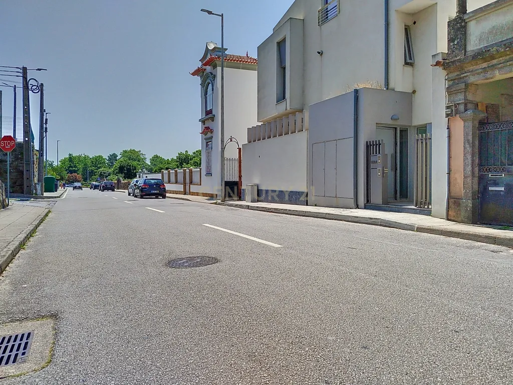 Apartamento revestido com capoto composto por 4 quartos com vistas para o mar em Viana do Castelo - Image 26