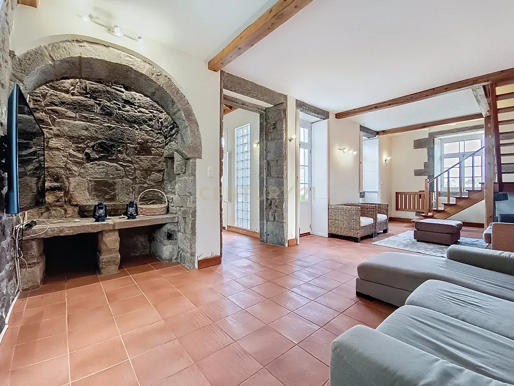 Rústico de Luxo – Moradia Renovada com Vista Mar Deslumbrante - Image 26