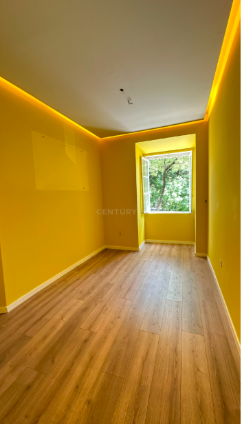 Loja Renovada para arrendar - Santo António, Lisboa - Image 4