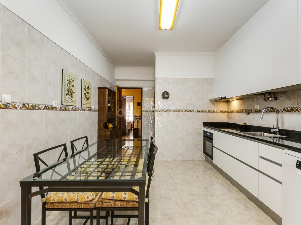 Apartamento T3 com Terraço Privativo e Jacuzzi – Alto da Brandoa            - Image 19