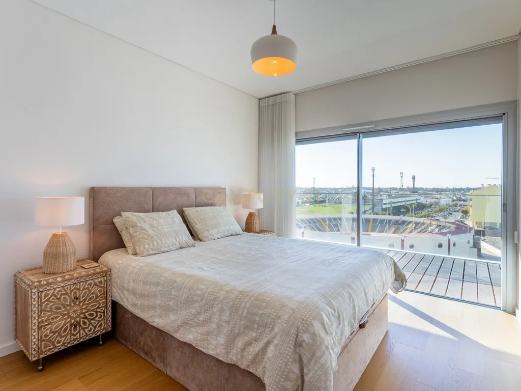 Penthouse T3 Duplex com Vista Rio Panorâmica em Alcochete - Image 12