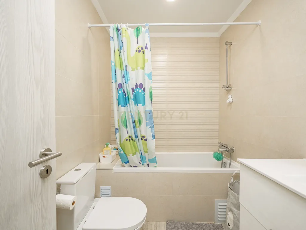Apartamento T4 renovado | 175 m² | 3 varandas | Bairro do Liceu, Setúbal - Image 32