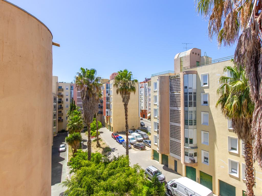 Apartamento T3 Duplex com Vista Desafogada no Monte da Caparica - Image 44