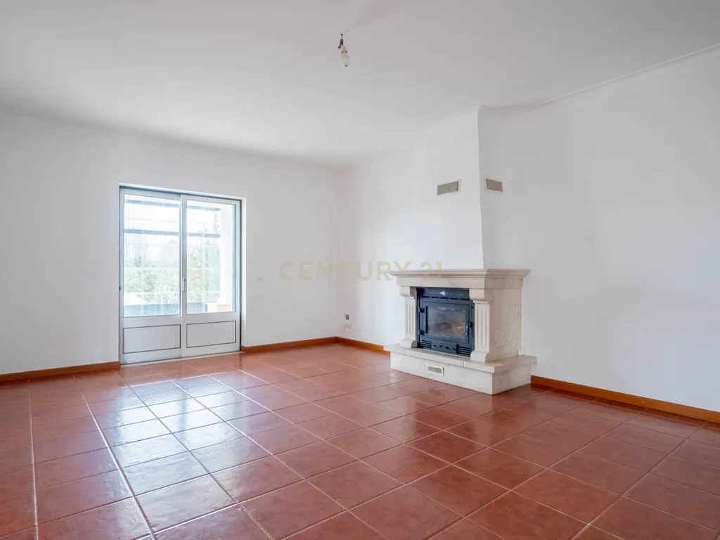 Moradia T5 - C/ terreno - Excelente estado - Image 16