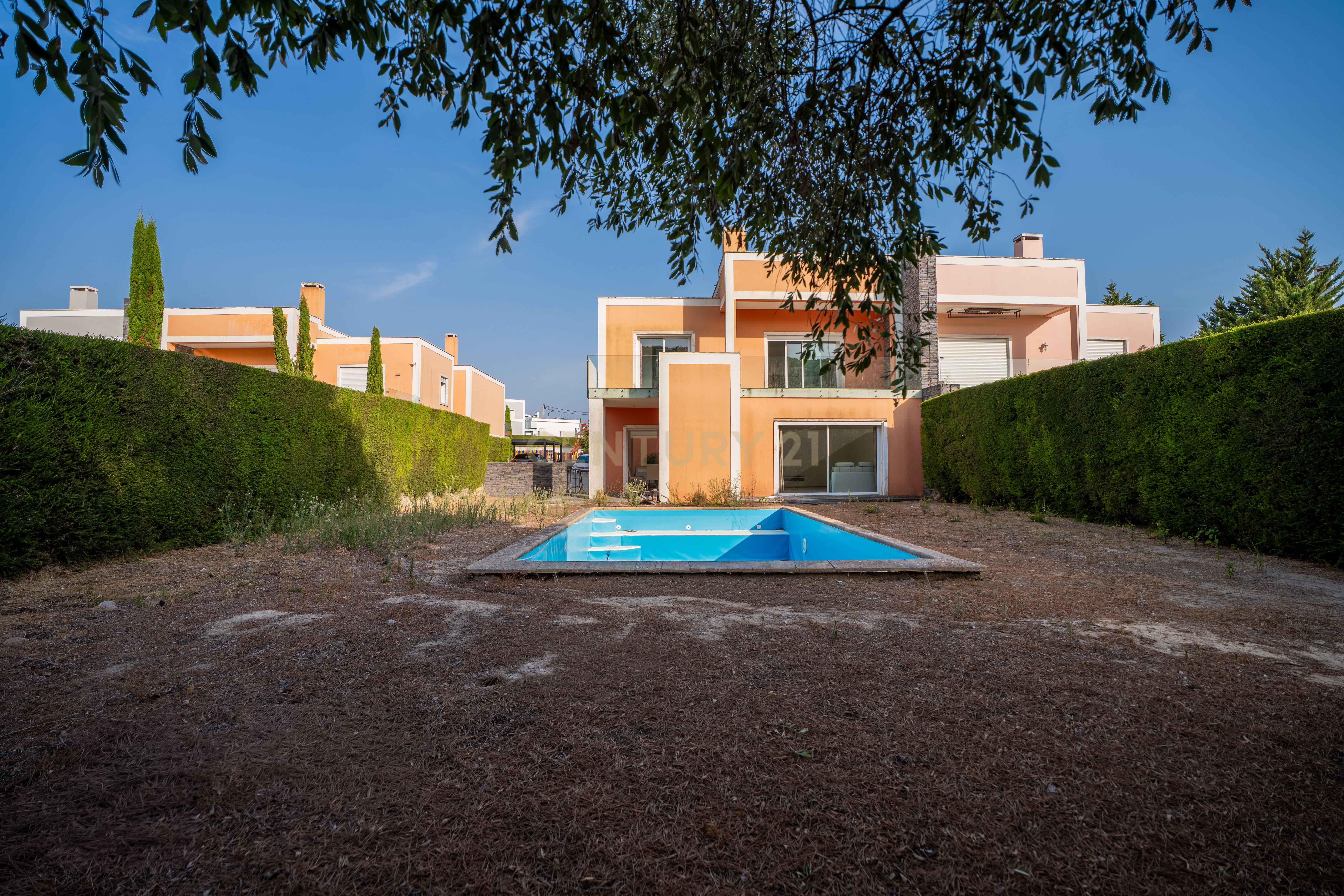 Fotografia 8 de Moradia T4 com Piscina Privativa | Bicesse, Cascais