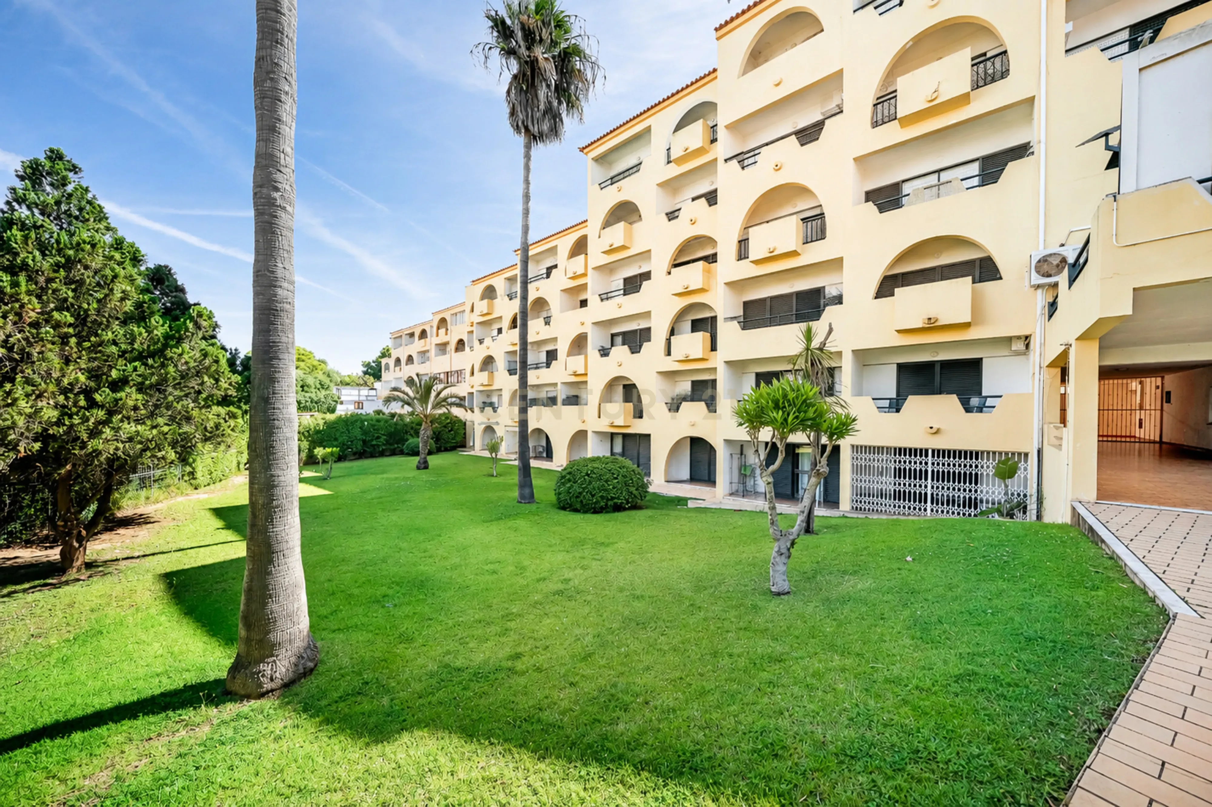 Fotografia 9 de T2 com 95 m² em Albufeira, Condomínio com Piscina, Arrecadação e Estacionamento