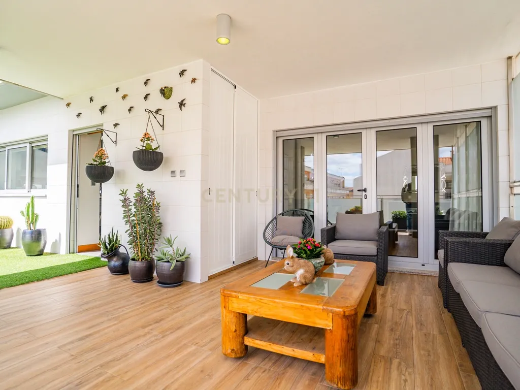 Apartamento T4 Premium com Terraço na Avenida da Independência - Image 57
