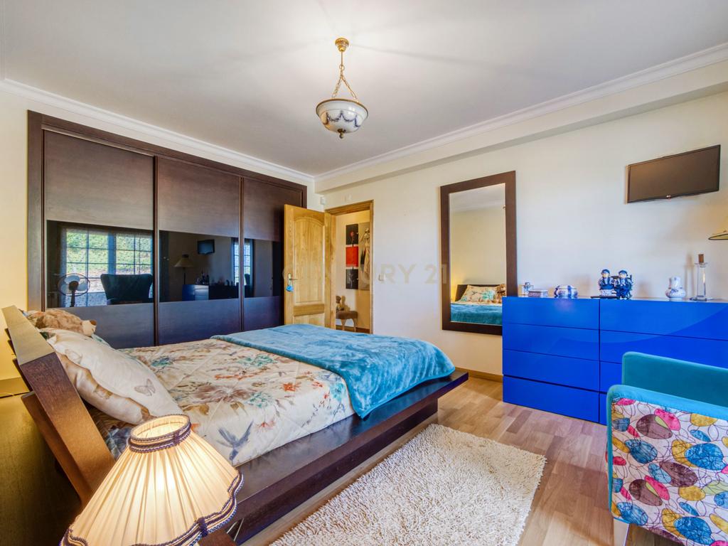 Moradia localizada na capital de distrito, no coração do Nordeste Transmontano. - Image 22