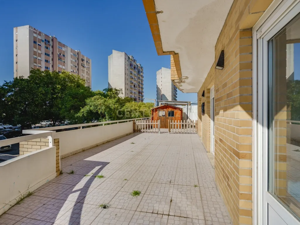 Apartamento Renovado com Vista em Alenquer, Lisboa - Image 14