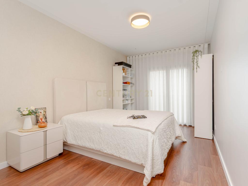 Apartamento T3 no Parque Luso com box e varanda - Image 15