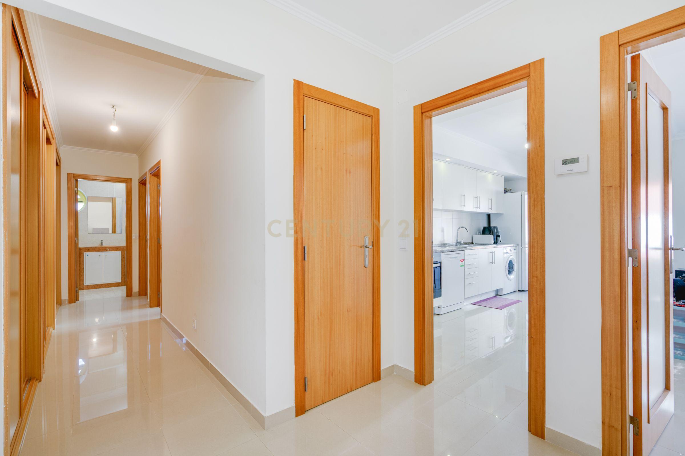 Fotografia 5 de Apartamento T2 com Varanda em Loures - Oportunidade Única!