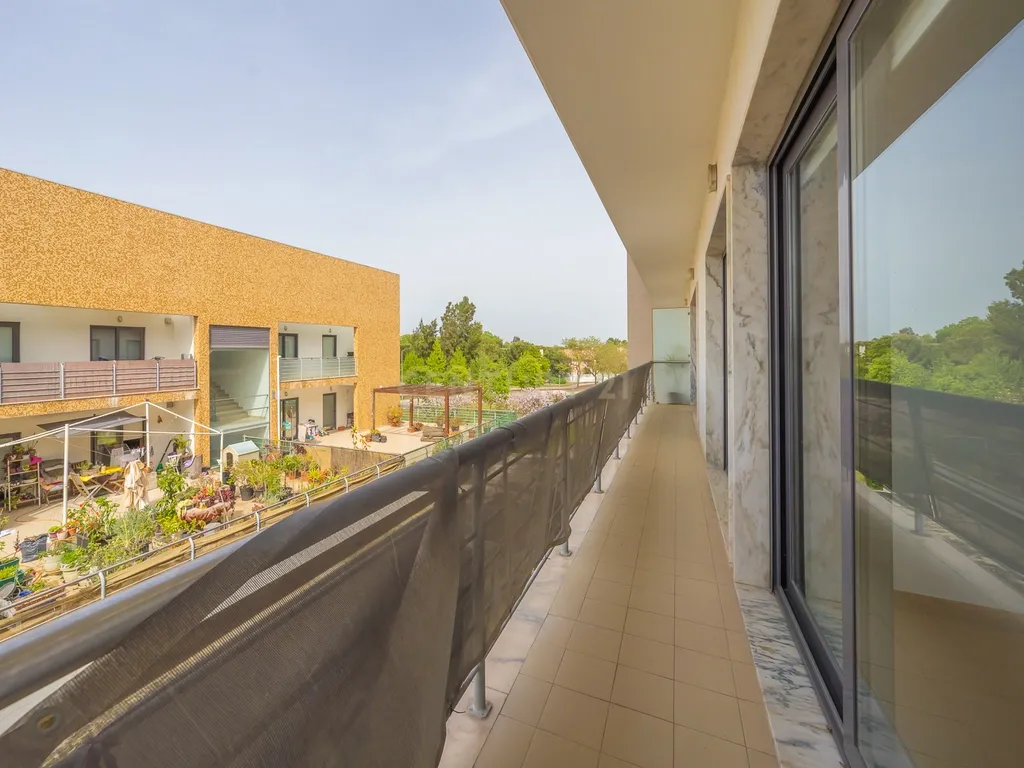 Apartamento T3 com Duas Varandas, Garagem Box e Lugar de estacionamento na Vila Serena, Pinhal Novo - Image 37