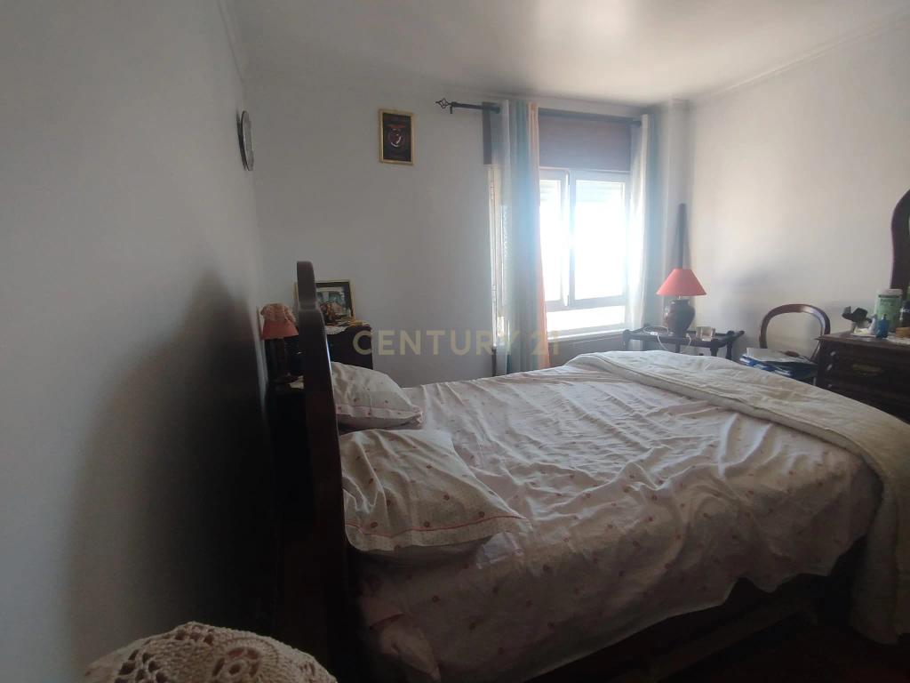 Apartamento T3 com Excelente Exposição Solar, Arrecadação e Ótima Localização no Monte da Caparica - Image 62
