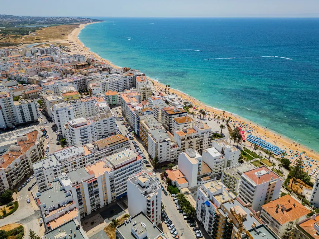 OPORTUNIDADE! - Apartamento T0 Junto à Praia – Ideal para Férias ou Investimento - Image 2