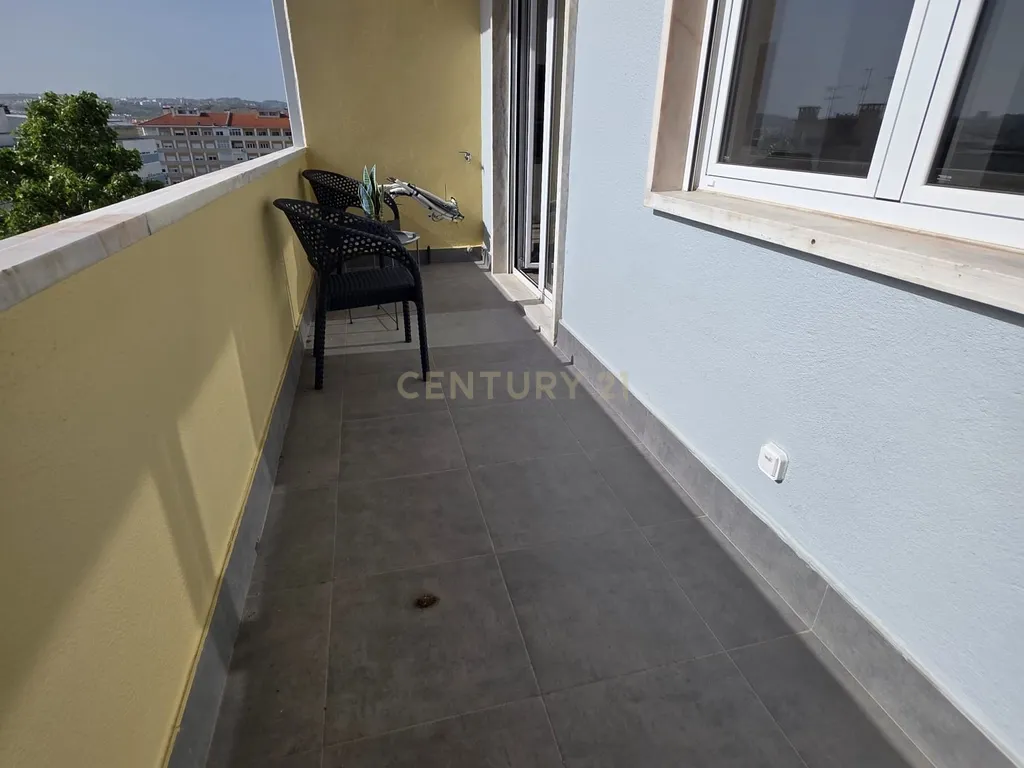 Apartamento T3 Novo em Benfica | varanda aberta | suite | 2 elevadores e 2 Anos de Garantia - Image 8