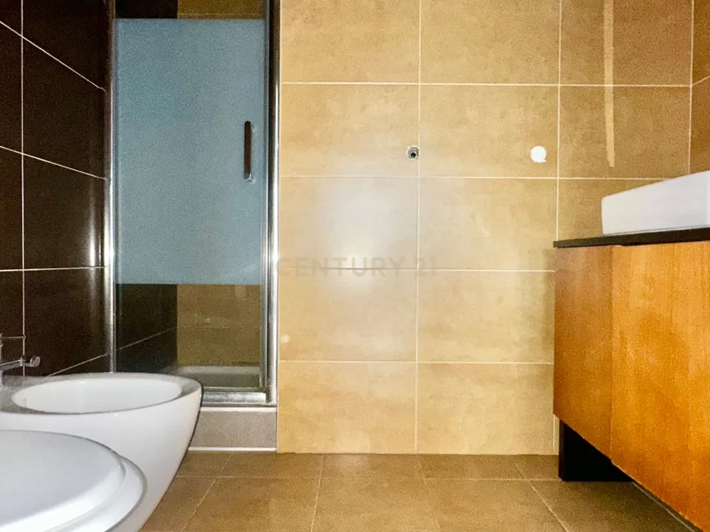 Apartamento T4 com Terraço, Varandas, Garagem e Lugar de Estacionamento, na Vila Serena, Pinhal Novo - Image 15