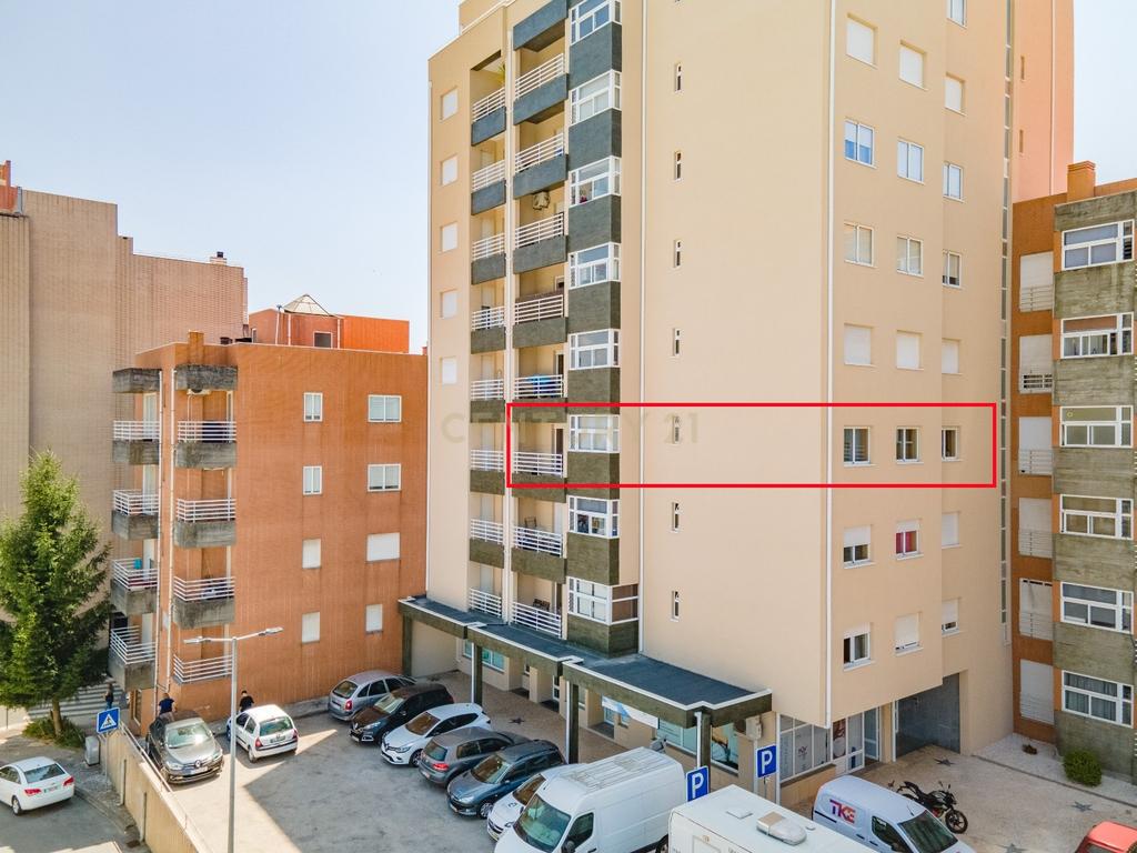 Apartamento T3 junto ao Estádio Municipal em Marco de Canaveses (3ºandar) - Image 1