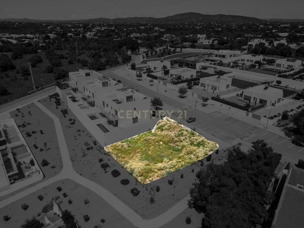Lote de Terreno com Projeto Pré-aprovado para Moradia T3 com Piscina Privativa – Um Refúgio no Coração do Algarve, entre a Ria Formosa - Image 2
