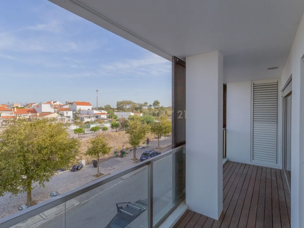 Apartamento como Novo, para arrendamento, na Caparica, Almada - Image 25