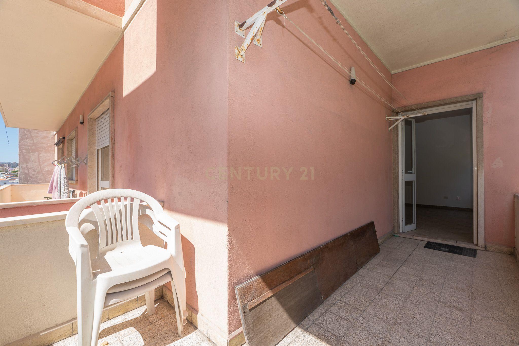 Fotografia 7 de T3+1  com Terraço e Varanda na Cova da Piedade | Excelente Localização