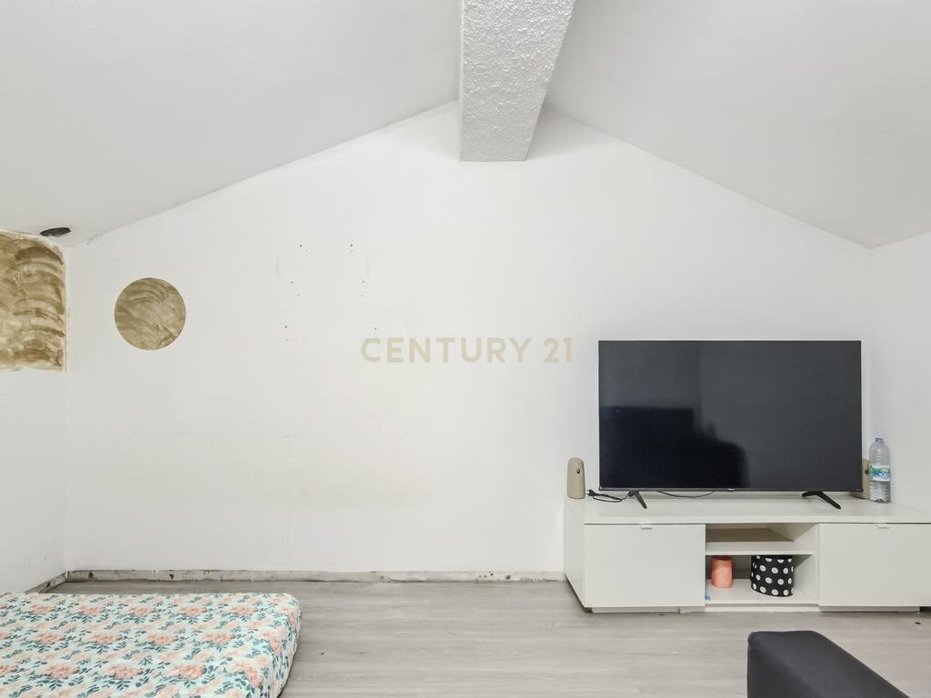 Apartamento T2, de 2 frentes, localizado em Rio Tinto, com Sótão e Garagem Box - Image 25