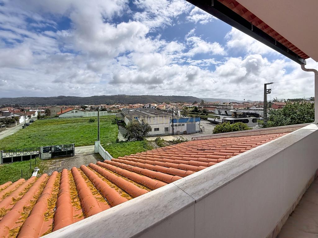 Moradia isolada e terreno com projeto aprovado para 4 moradias a 5 minutos da Nazaré - Image 41