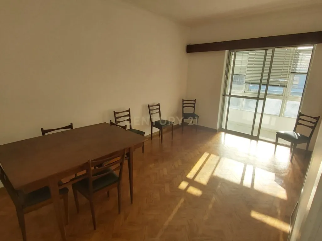 Apartamento T2 em Almada na Av. Nuno Alvares Pereira. - Image 2