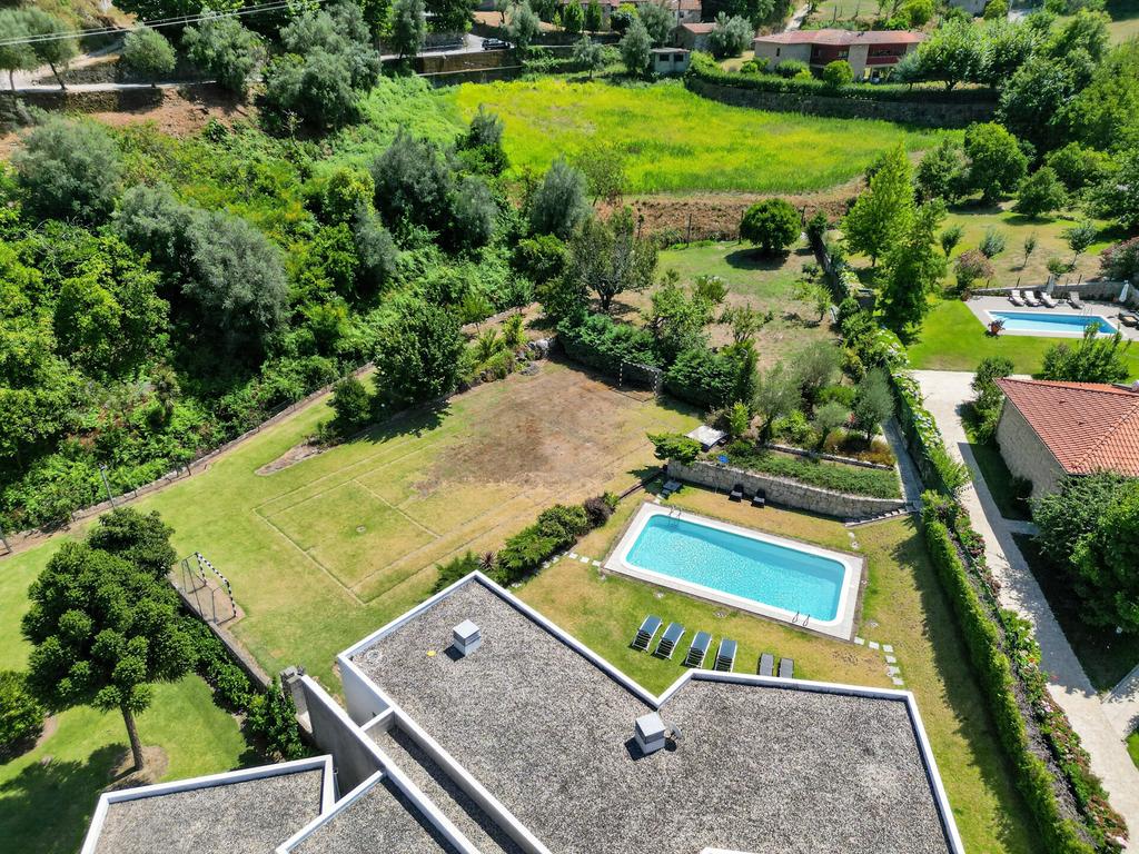 Moradia T4 Térrea de Sonho com Piscina, Campo de Futebol - Image 15