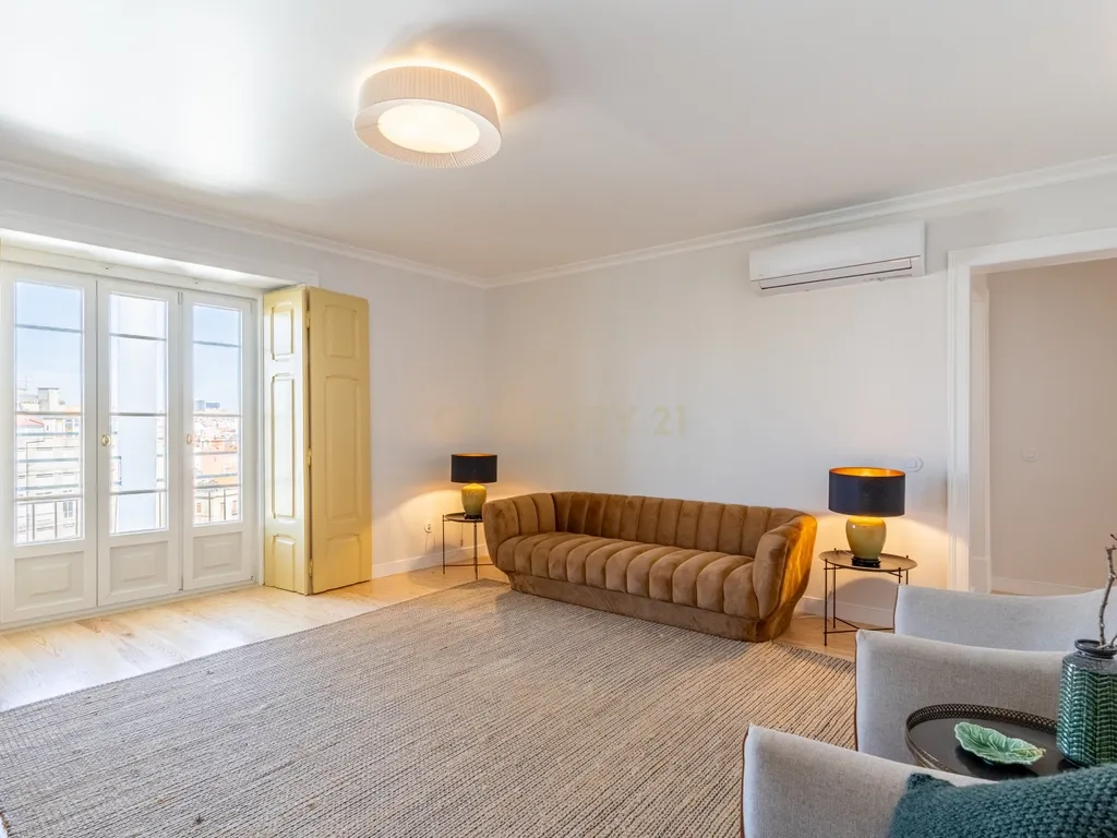 Apartamento T3 com charme lisboeta e vista sobre a cidade - Image 10