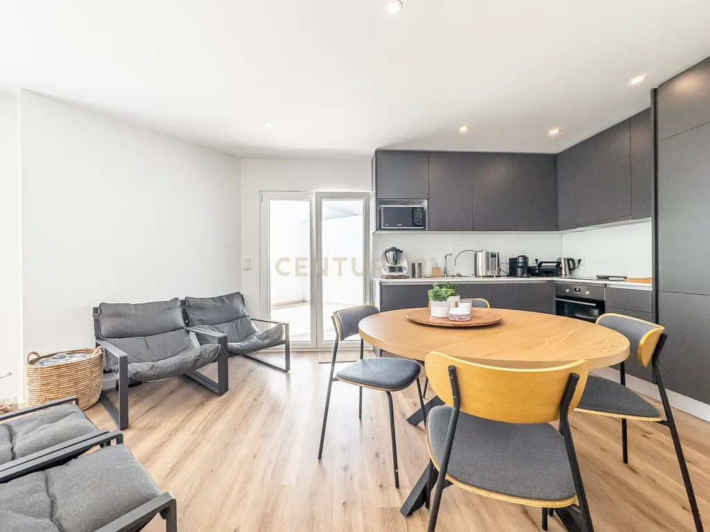 T0 Novo com Magnífico Terraço, Churrasqueira, Garagem e Arrecadação | Aires - Palmela - Image 8