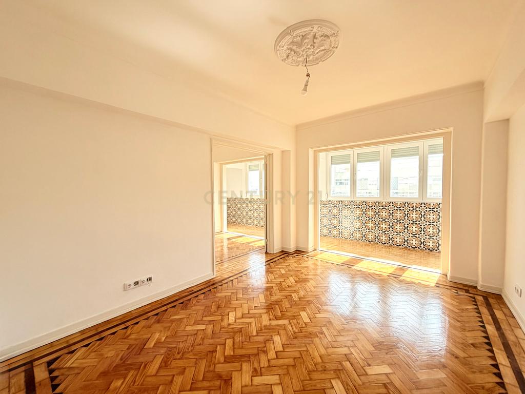 T3+1 Totalmente Remodelado para Arrendamento em Alvalade - Image 27