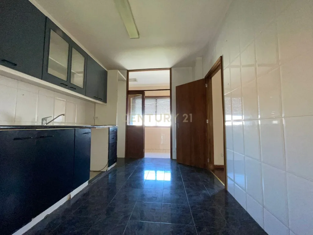 T3 em Vilar de Andorinho - Image 6