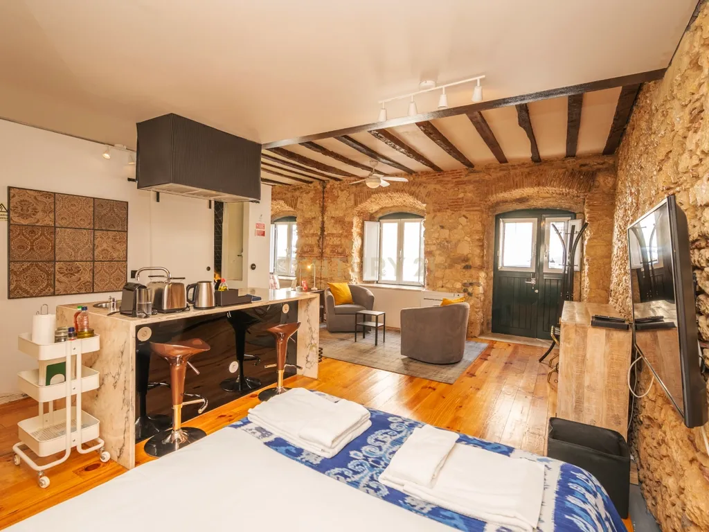Apartamento T0 Lisboa com Licença AL Yield 10% - Image 1