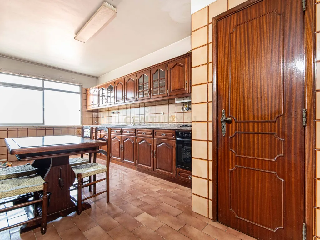 Apartamento T3 com mais de 100m² em Odivelas - Image 19