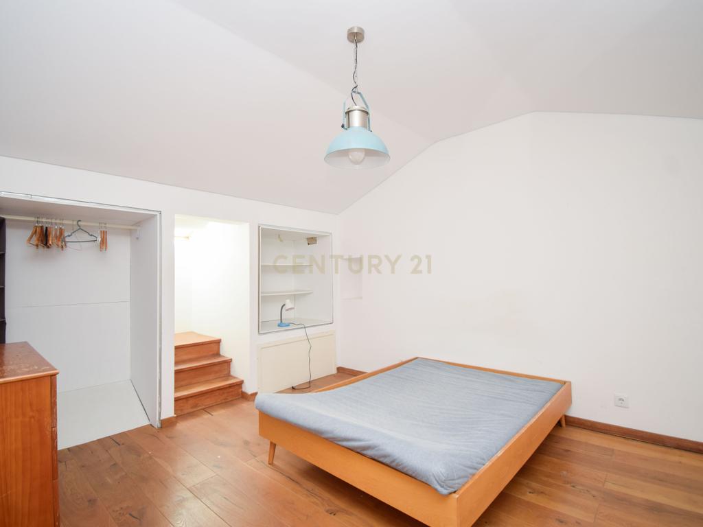 Apartamento T5 Duplex para Arrendamento em Alcântara (2.300€) - Image 18