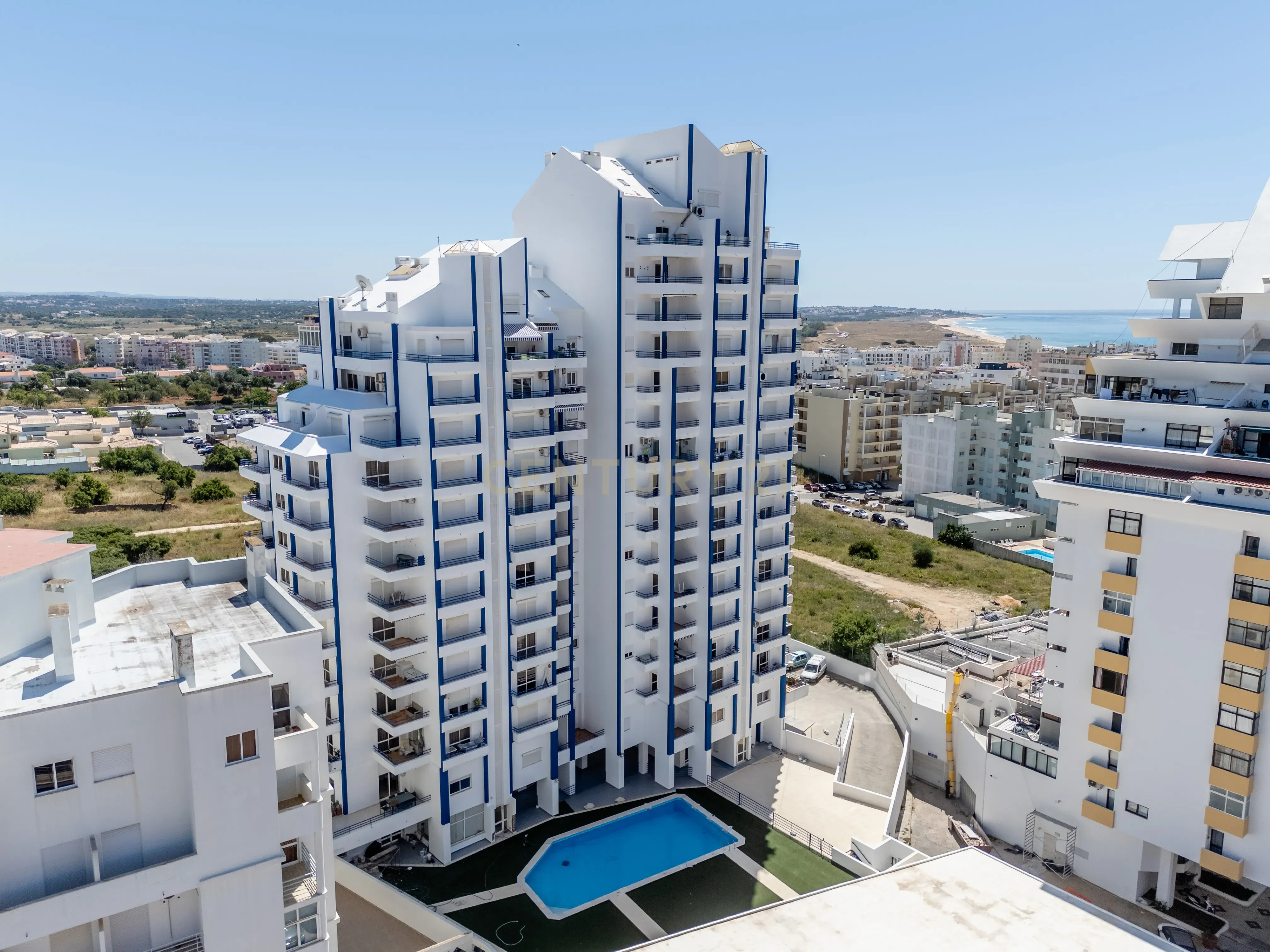 Fotografia 3 de T1 de origem convertido em T2 à venda no Edifício Solário, Armação de Pêra – Silves, Algarve
