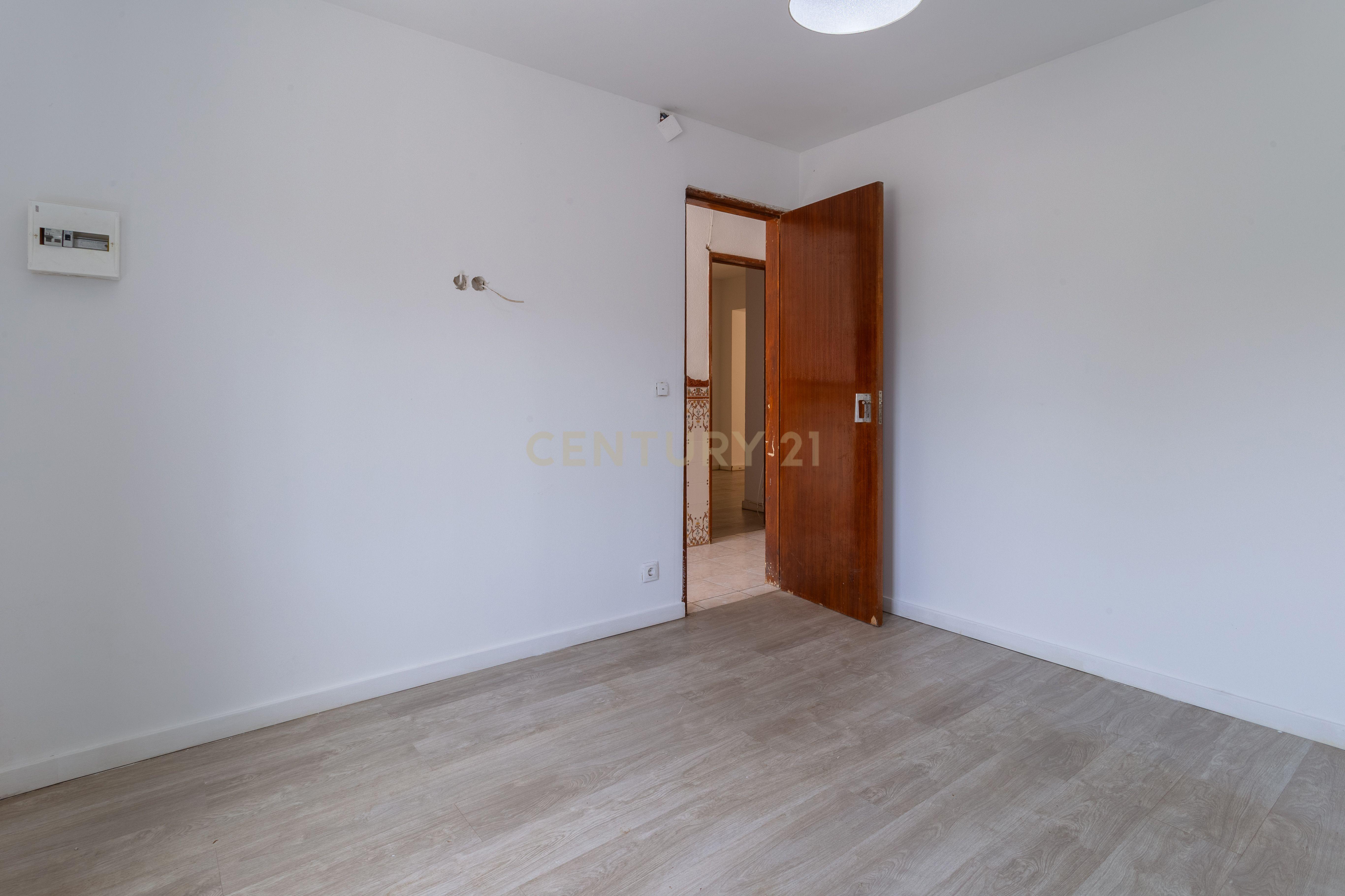 Fotografia 9 de Casa T3 em Vale Fetal, Charneca de Caparica (Sem licença de utilização)