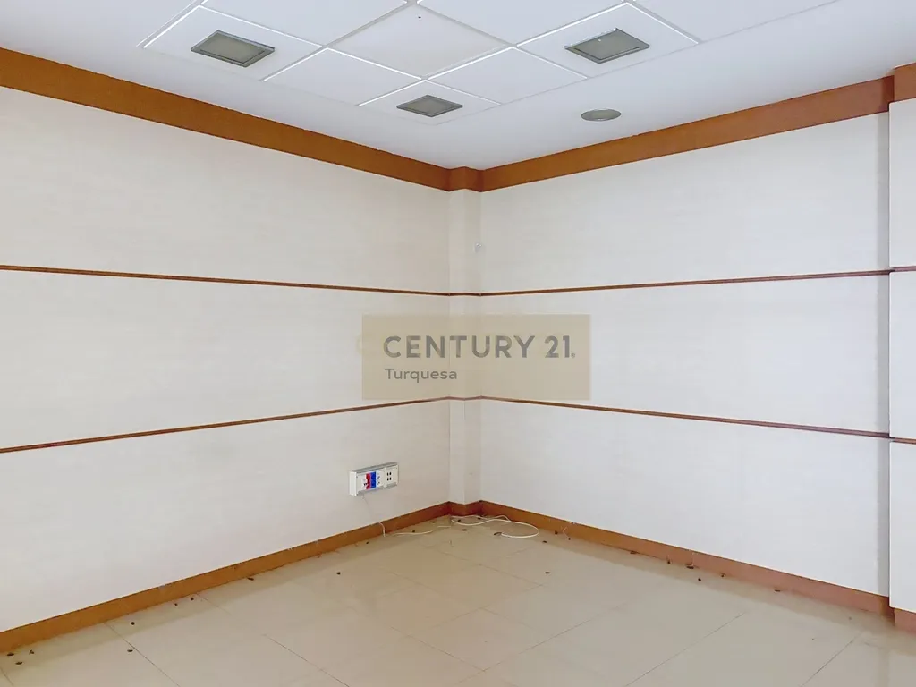 Amplo local comercial em Benalmádena, Málaga, com excelente localização - Image 35