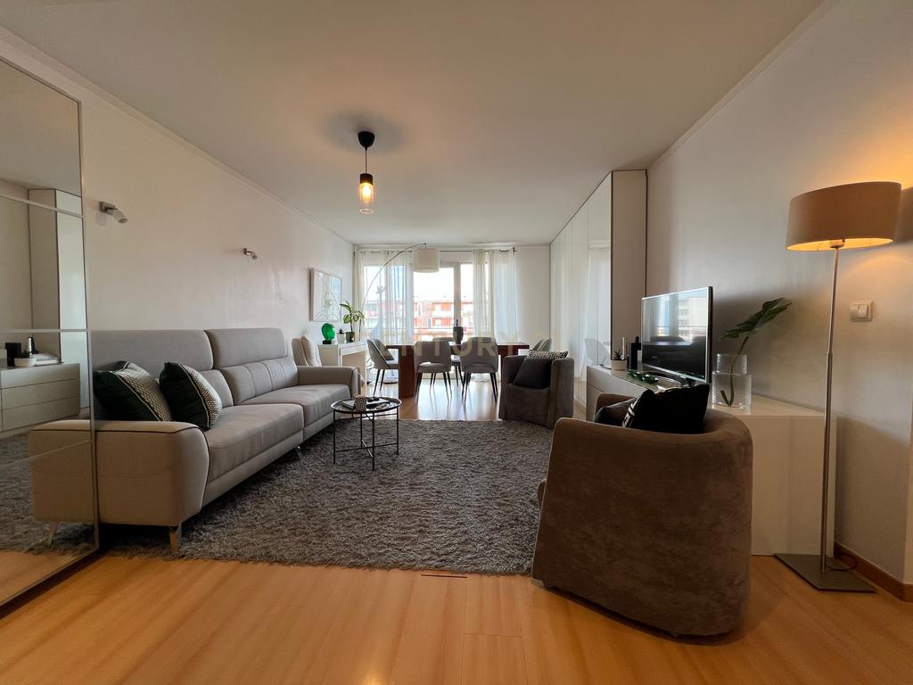 Apartamento T3 com vista desafogada e excelente luminosidade em Lumiar - Image 6