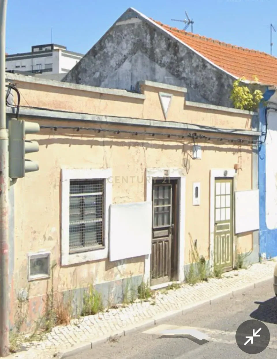 Moita, moradia térrea com 88 m2, para remodelação total e possibilidade de acrescentar 1 andar. - Image 1