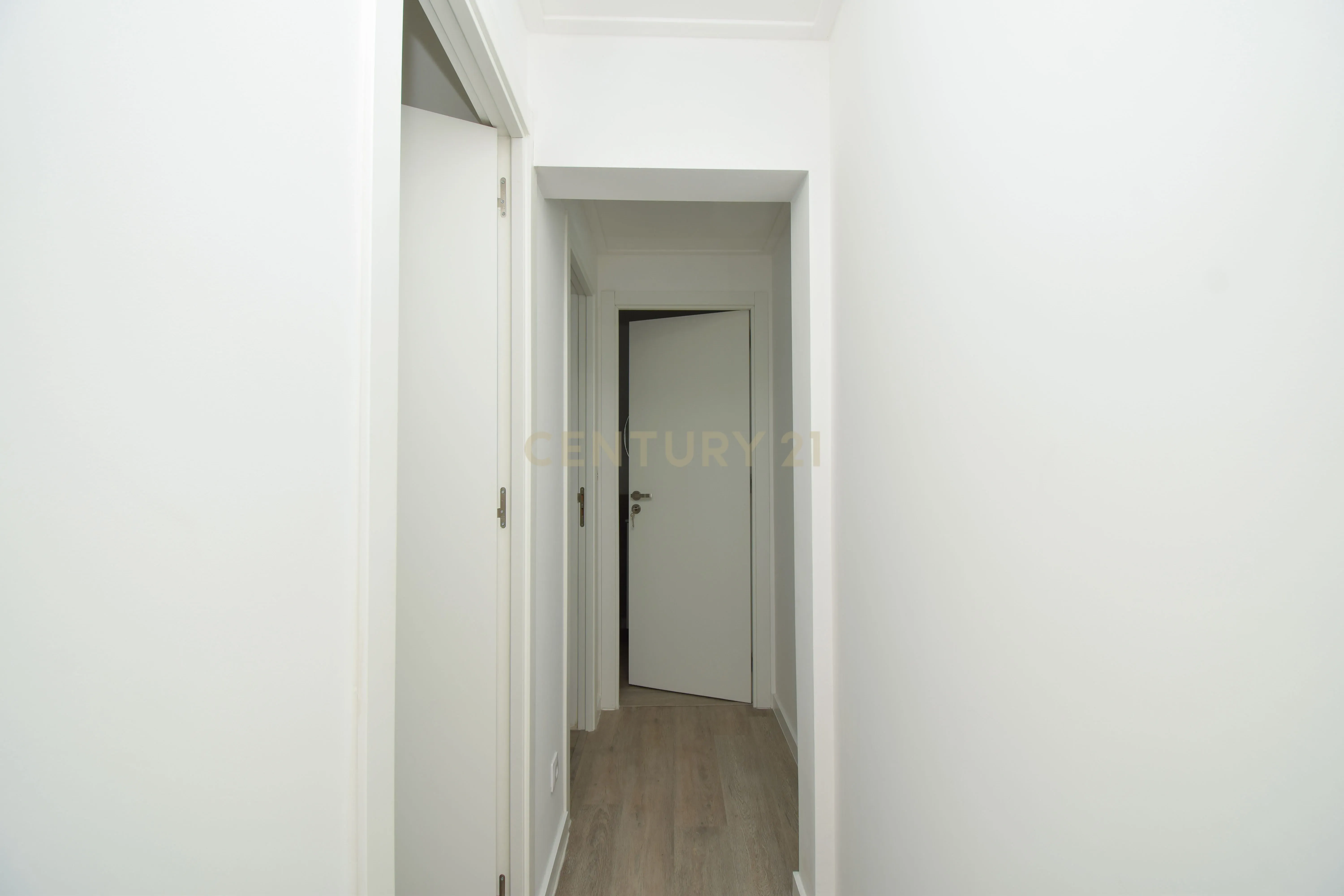 Fotografia 5 de Loja com 83m junto ao centro comercial “STRADA” Odivelas.