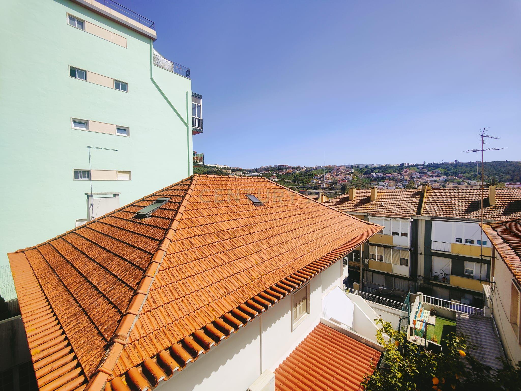 Prédio Bi-Familiar T2 e 2 Anexos Tipologia T1 Em Zona Residencial Tranquila Na Póvoa de Santo Adrião  - Image 81